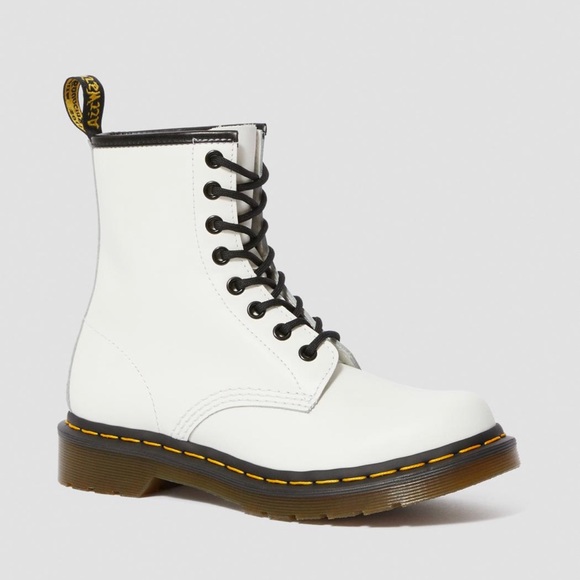 Shoes - Dr martens like new white size 6